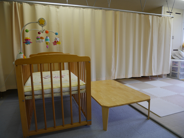 一般社団法人　らぷらす内（旧夕張小学校の元保健室）に相談室